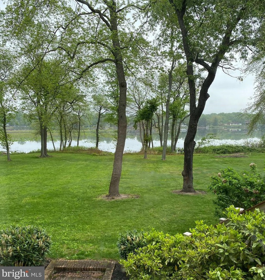 34 Cv Rd, Moorestown NJ 08057-3950 exterior