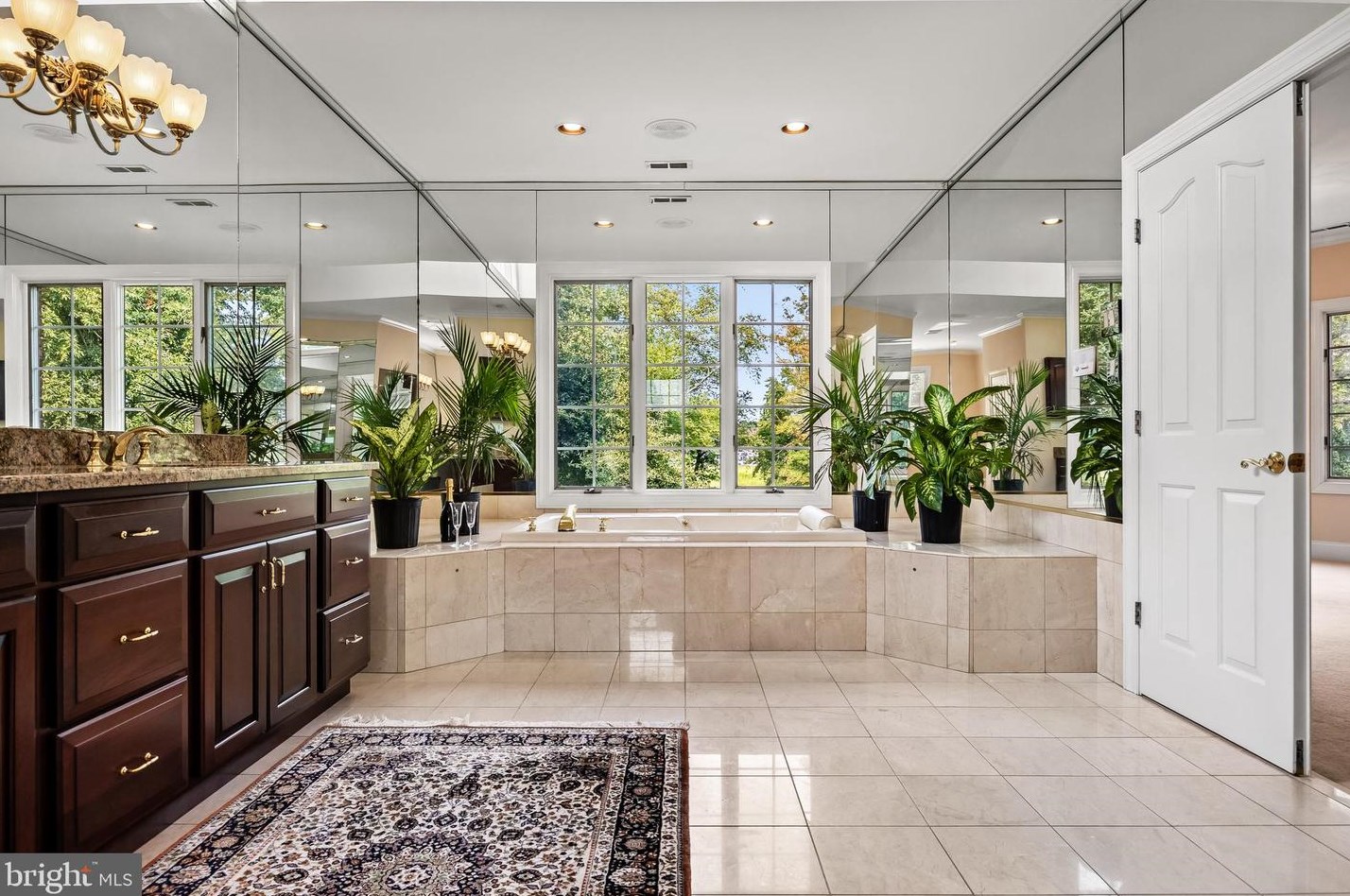 34 Cv Rd, Moorestown NJ 08057-3950 exterior