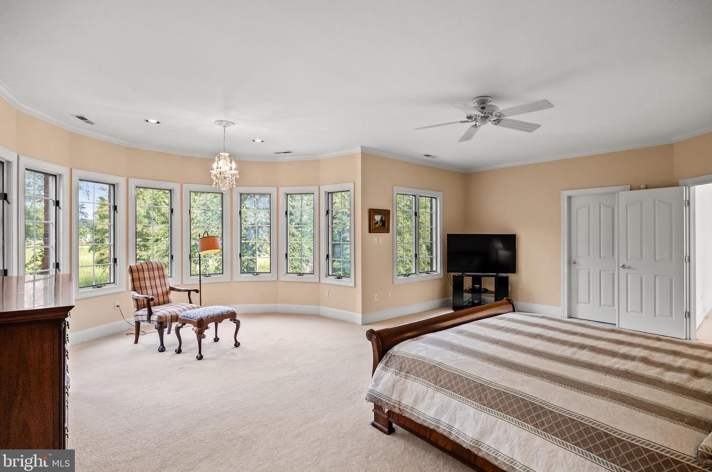 34 Cv Rd, Moorestown NJ 08057-3950 exterior