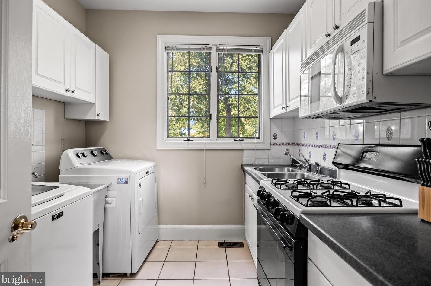 34 Cv Rd, Moorestown NJ 08057-3950 exterior