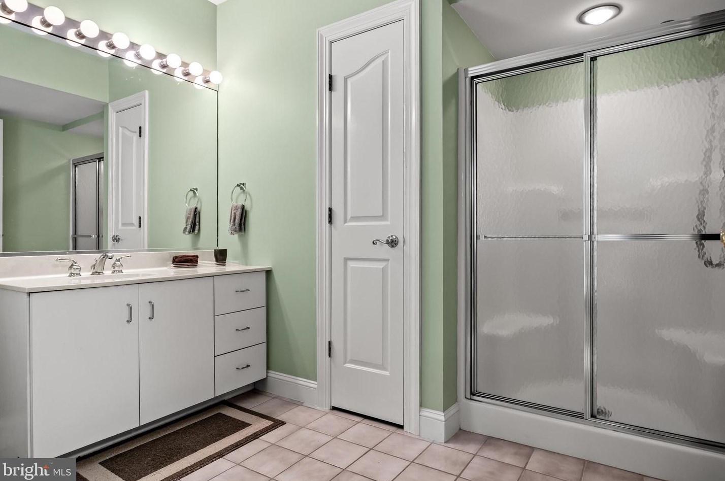 34 Cv Rd, Moorestown NJ 08057-3950 exterior