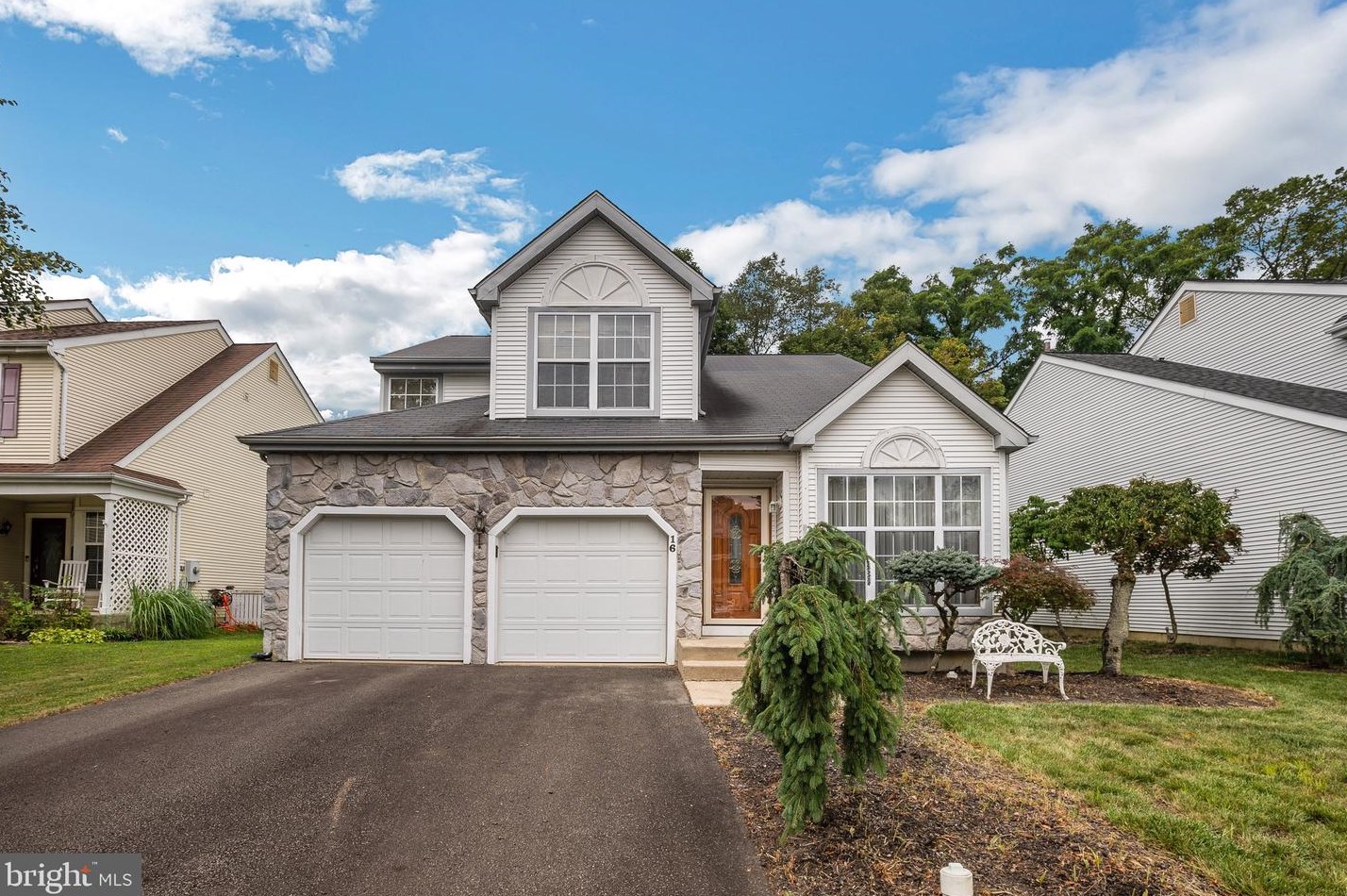 16 Winter Ln, Burlington, NJ 08016-4232