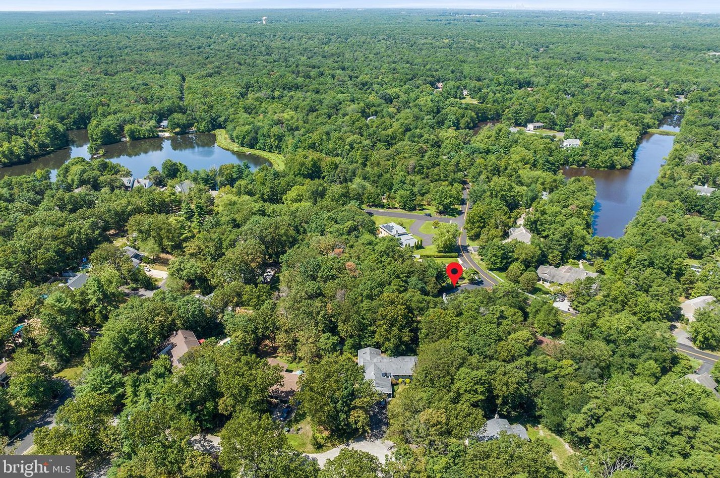 105 Bracken Rd, Medford, NJ 08055-9161