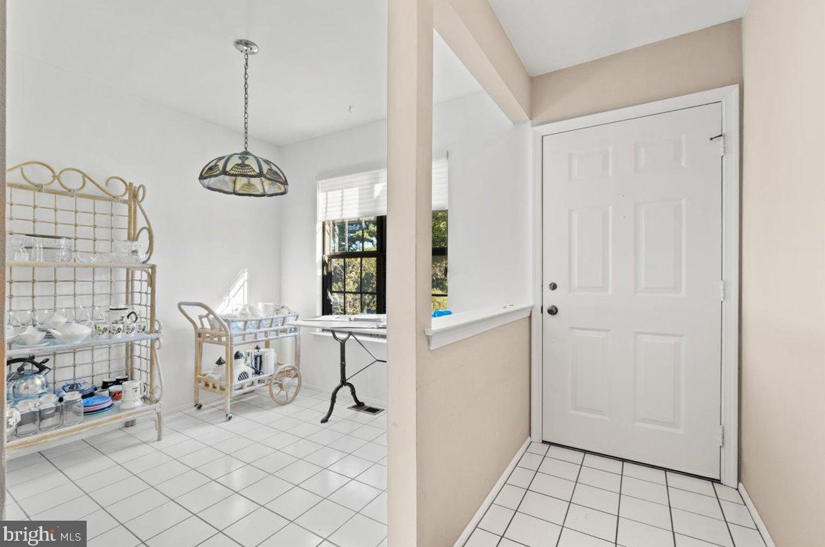 123 Farnwood Rd, Mount Laurel, NJ 08054