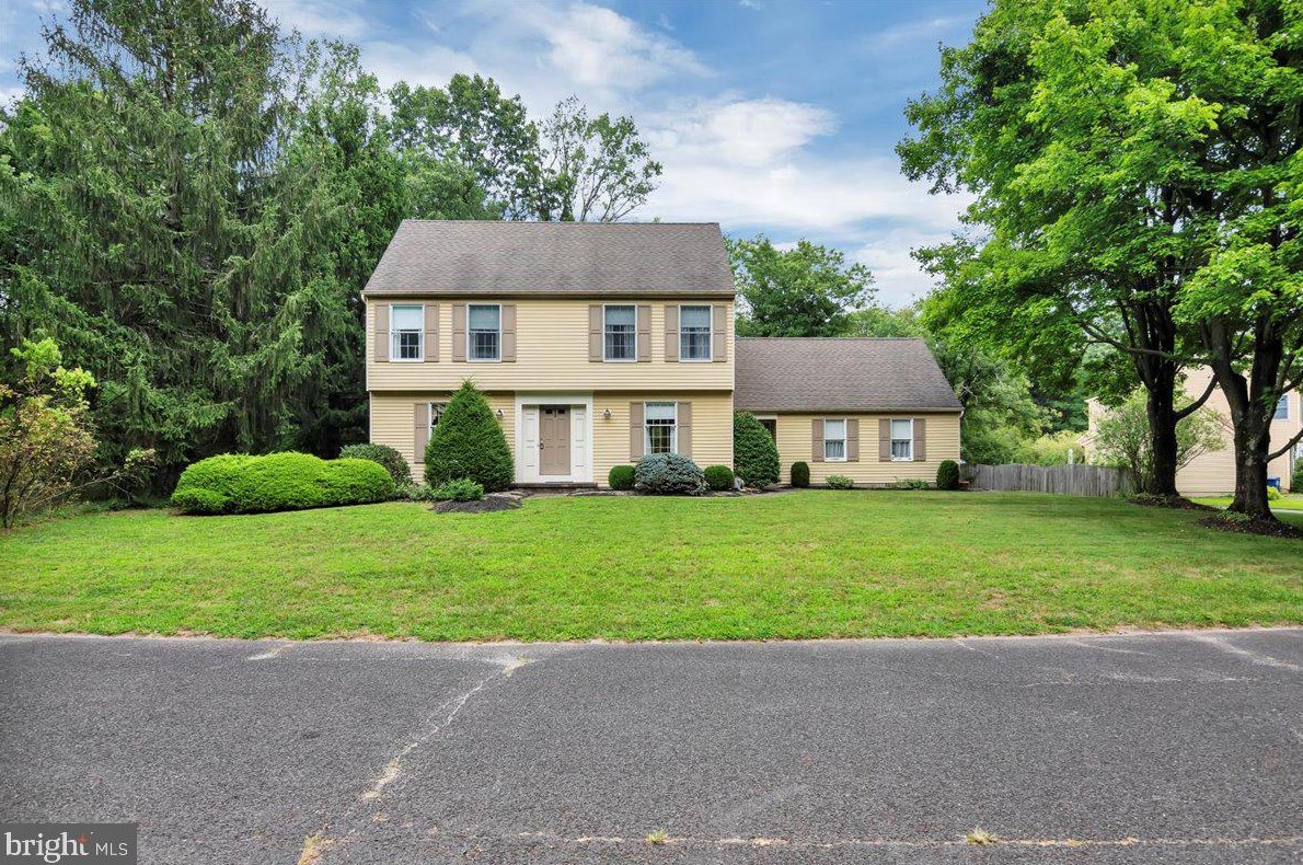 8 Teak Ct, Medford, NJ 08055-8709