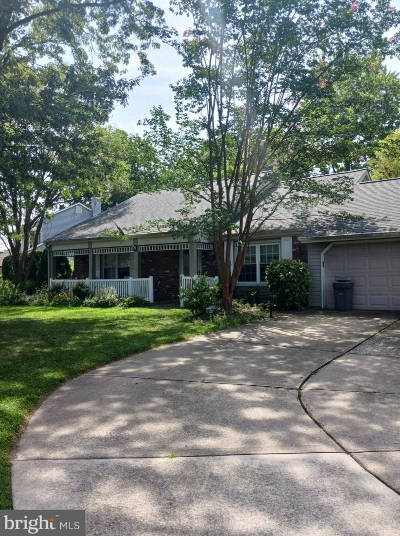 201 Meadow Dr, Mount Laurel, NJ 08054