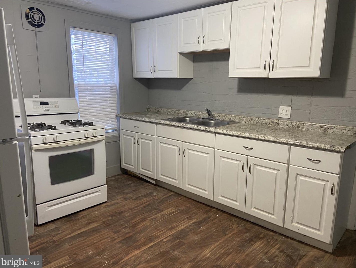 109 E Broad St #a, Burlington, NJ 08016