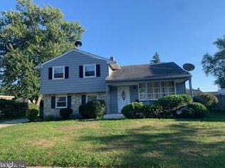 18 Larkin Rd, Burlington, NJ 08016