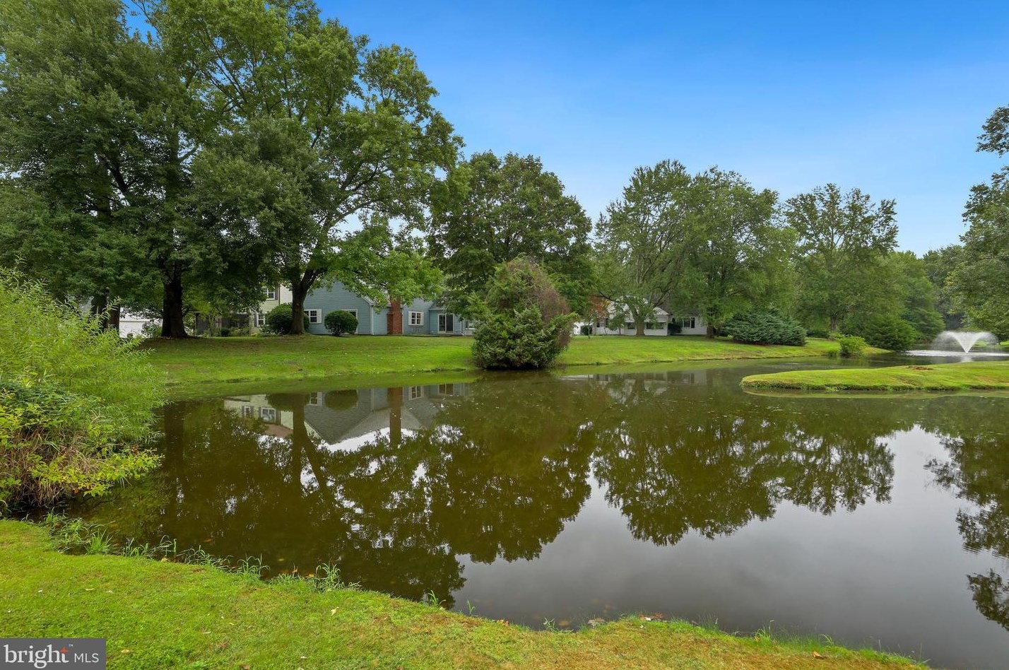 2 Stonybrook Ct, Medford, NJ 08055-9325
