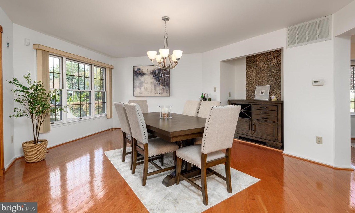 1 Edinburgh Ln, Mount Laurel NJ  08054-1203 exterior