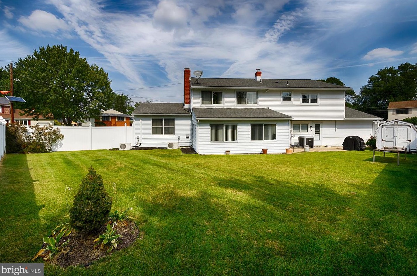 113 Beechwood Dr, Mount Laurel NJ  08054-1040 exterior