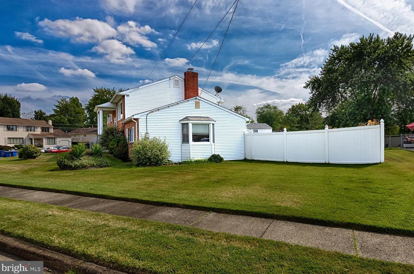 113 Beechwood Dr, Mount Laurel NJ  08054-1040 exterior