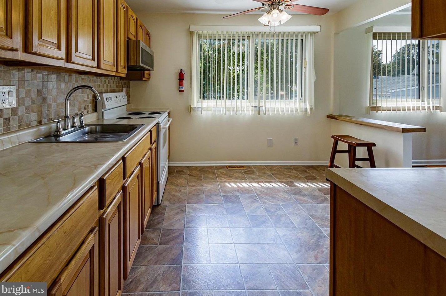 113 Beechwood Dr, Mount Laurel NJ  08054-1040 exterior