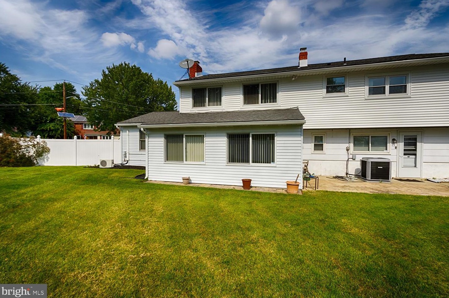 113 Beechwood Dr, Mount Laurel NJ  08054-1040 exterior