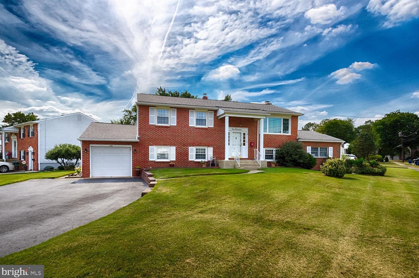 113 Beechwood Dr, Mount Laurel, NJ 08054-1040