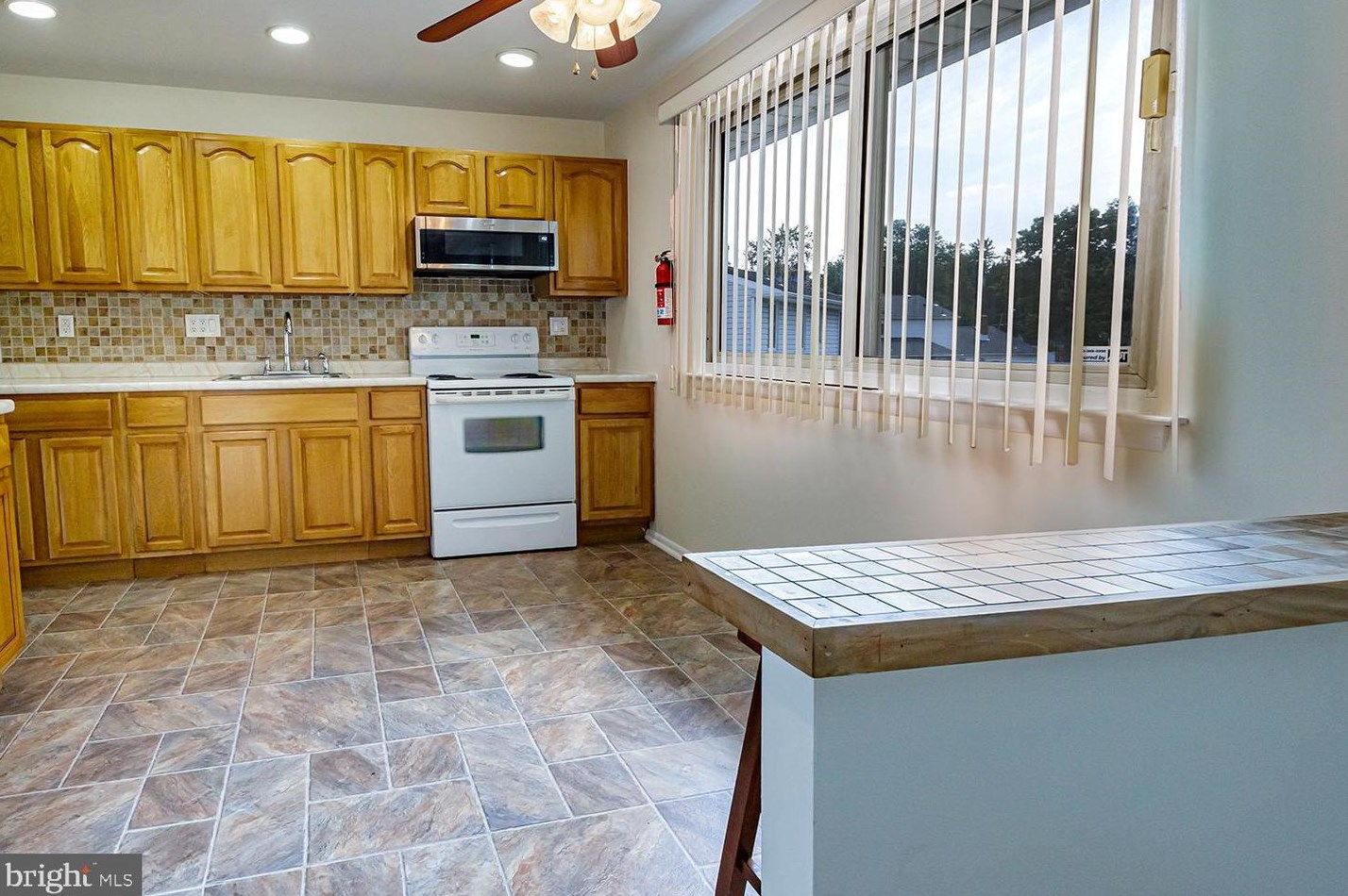 113 Beechwood Dr, Mount Laurel NJ  08054-1040 exterior