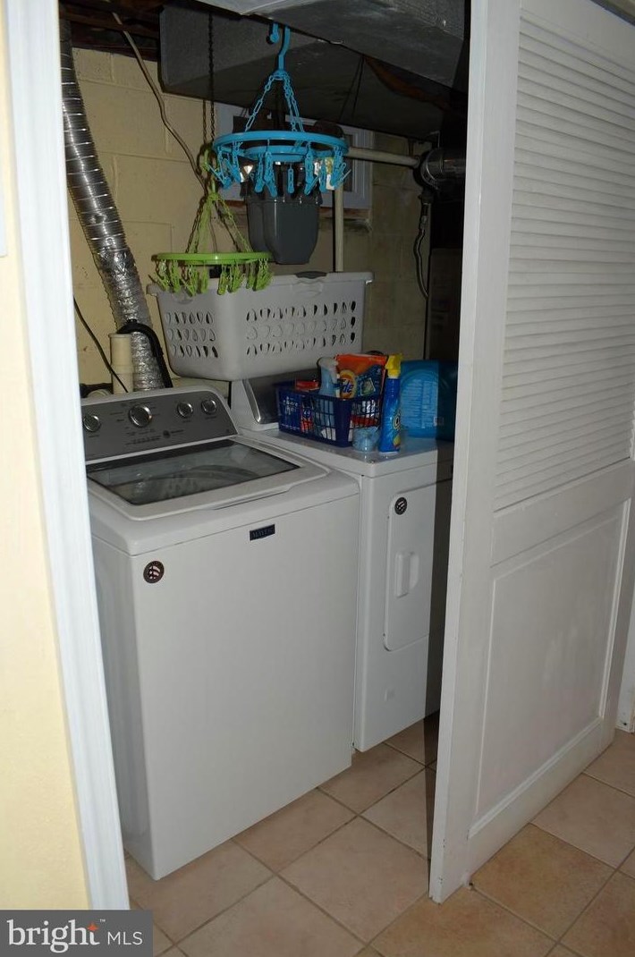 12 Crestwood Dr, Burlington NJ 08016-3112 exterior