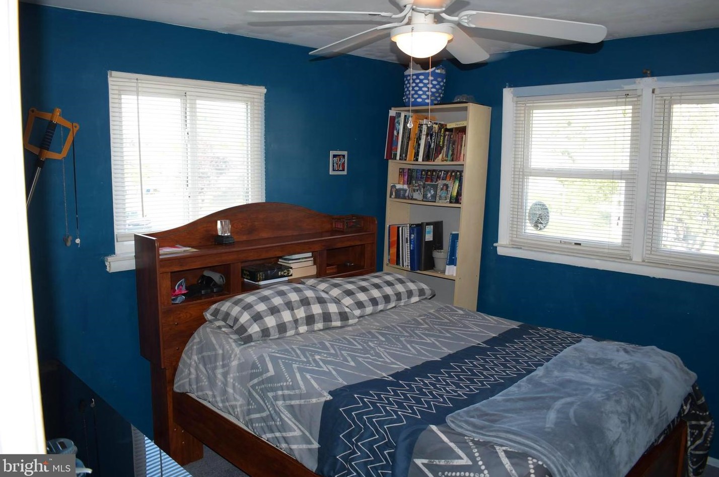 12 Crestwood Dr, Burlington NJ 08016-3112 exterior