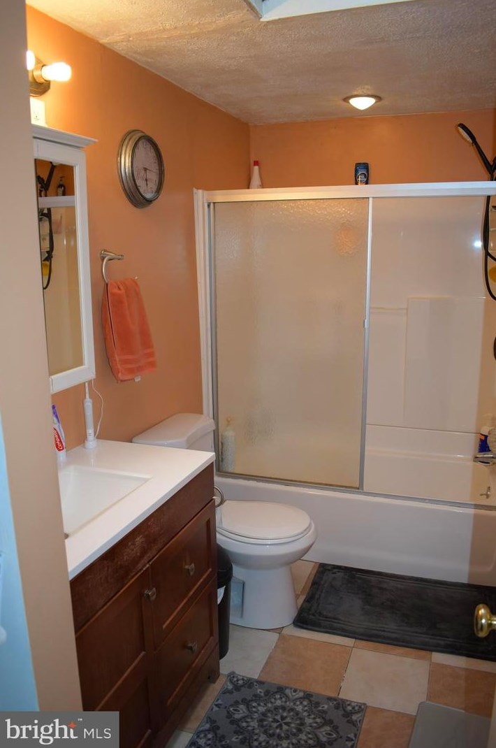 12 Crestwood Dr, Burlington NJ 08016-3112 exterior