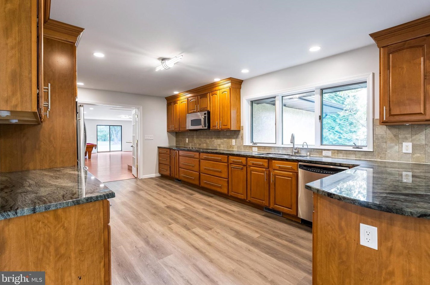 4304 Bridgeboro Rd, Moorestown NJ 08057-1417 exterior