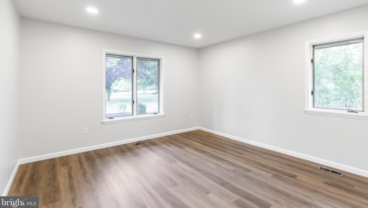 4304 Bridgeboro Rd, Moorestown NJ 08057-1417 exterior