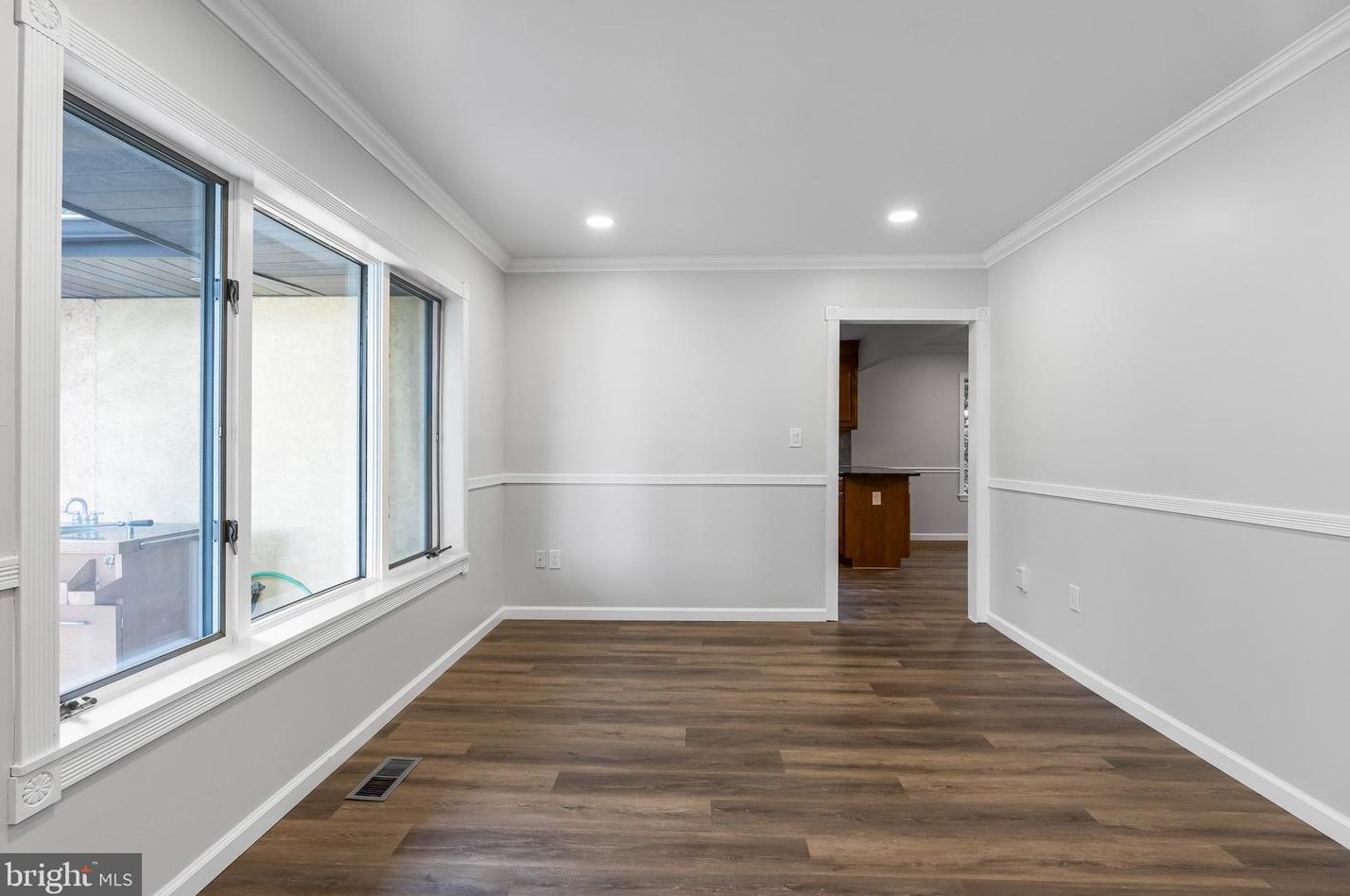 4304 Bridgeboro Rd, Moorestown NJ 08057-1417 exterior