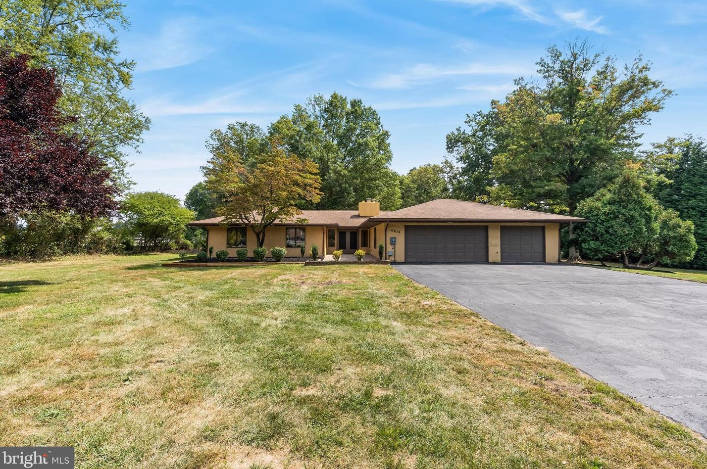 4304 Bridgeboro Rd, Moorestown NJ 08057-1417 exterior