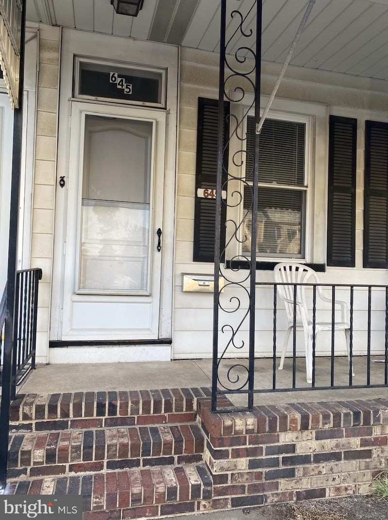 645 Bordentown Rd, Burlington NJ  08016-1923 exterior