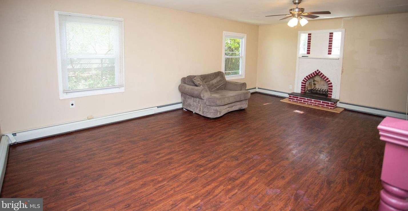 12 Pheasant Ln, Willingboro, NJ 08046