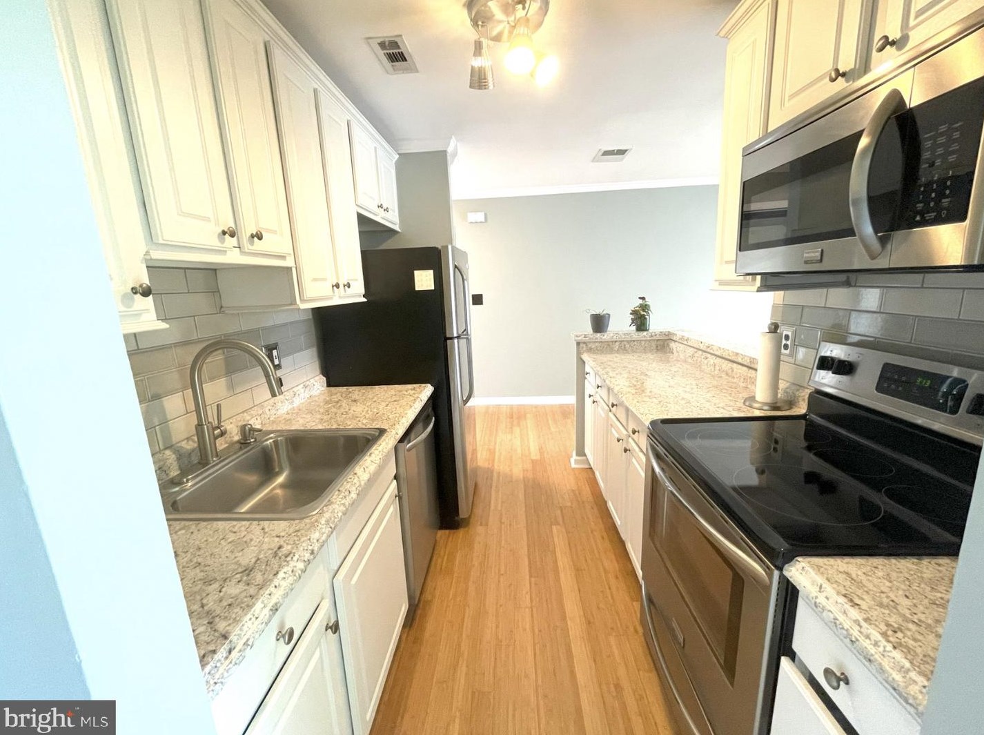 18 Daisy Ln, Mount Laurel NJ  08054-2579 exterior