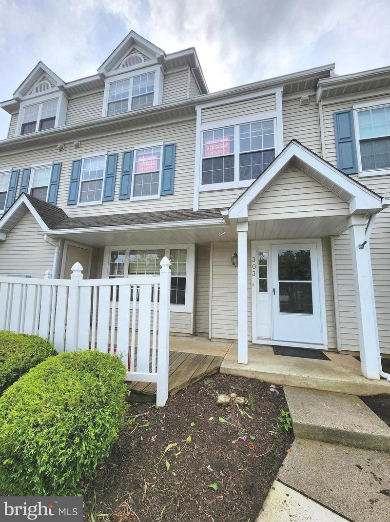 303 Oswego Ct, Mount Laurel, NJ 08054-5279