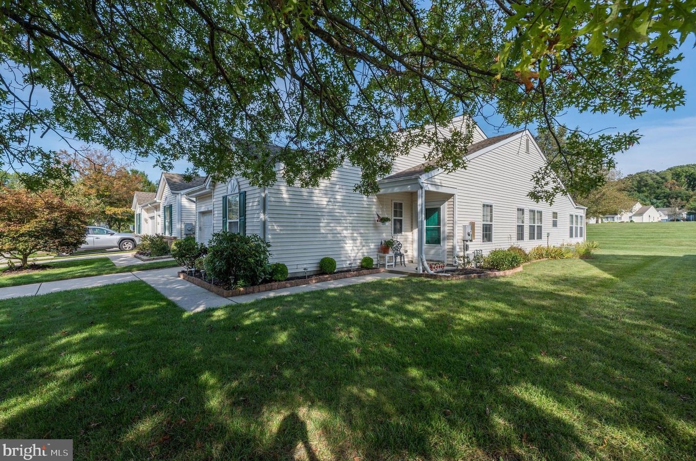 13 Peppergrass Dr, Mount Laurel, NJ 08054-6901