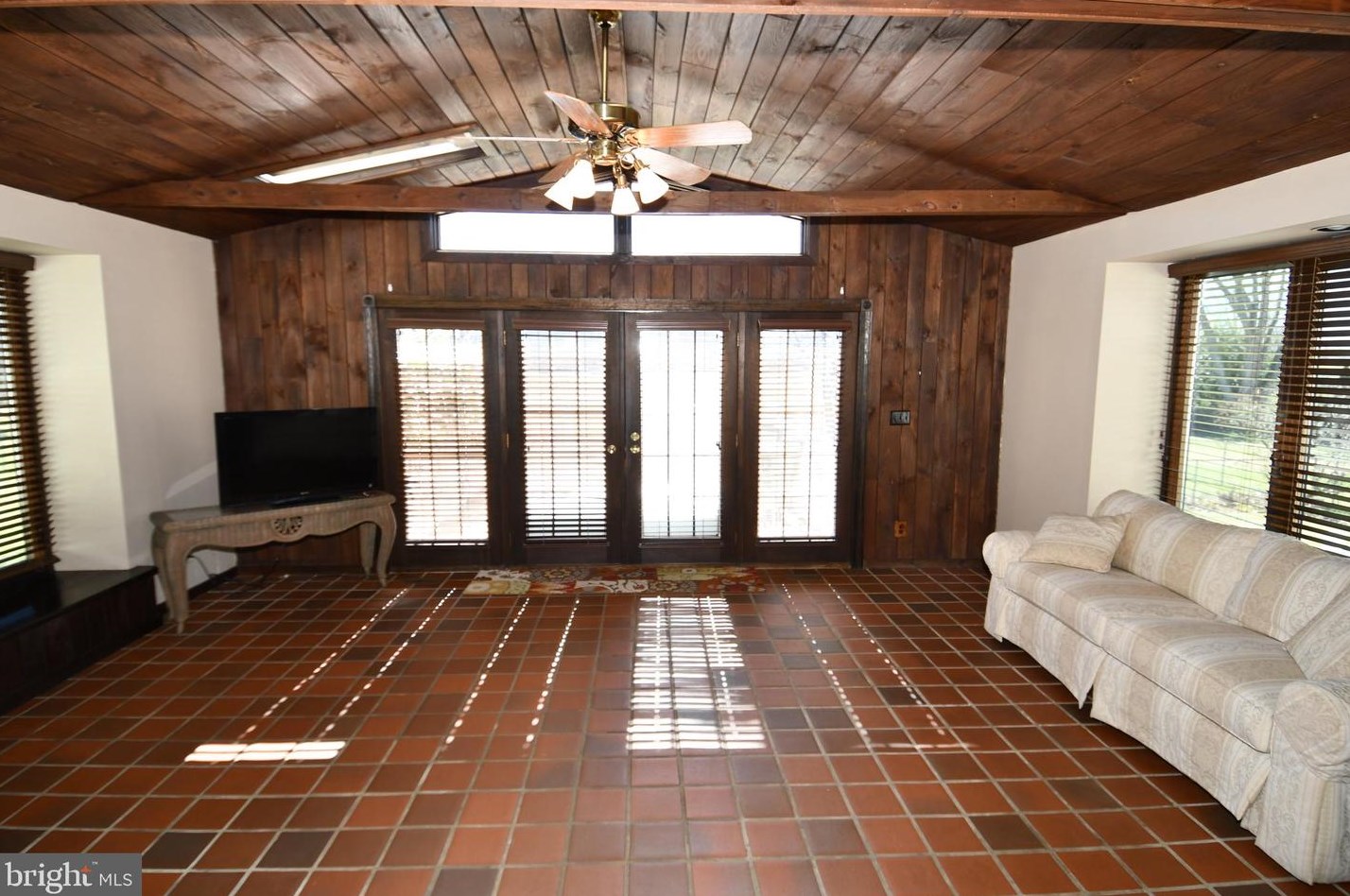 24854 Main St, Columbus NJ 08022-1339 exterior