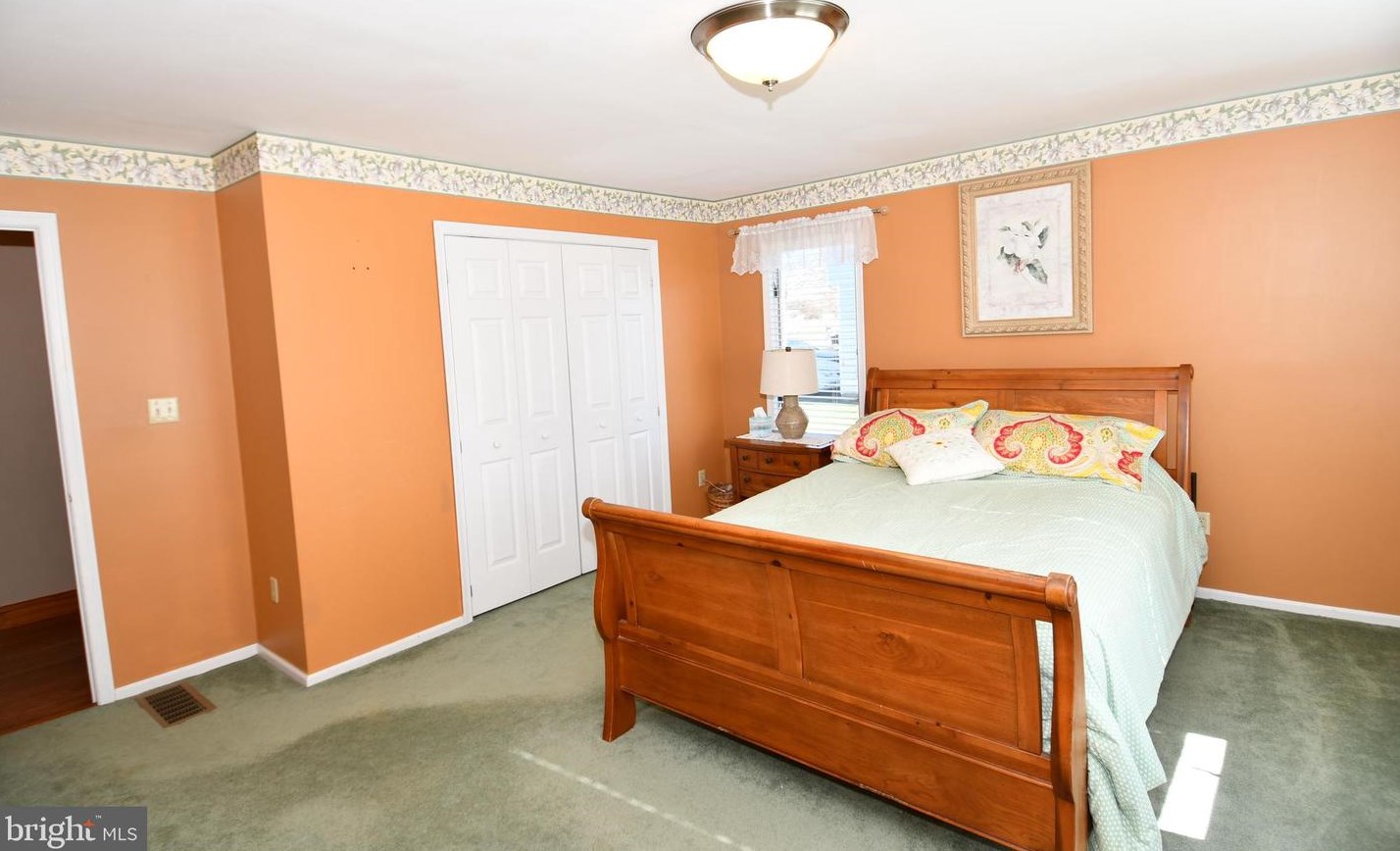 24854 Main St, Columbus NJ 08022-1339 exterior