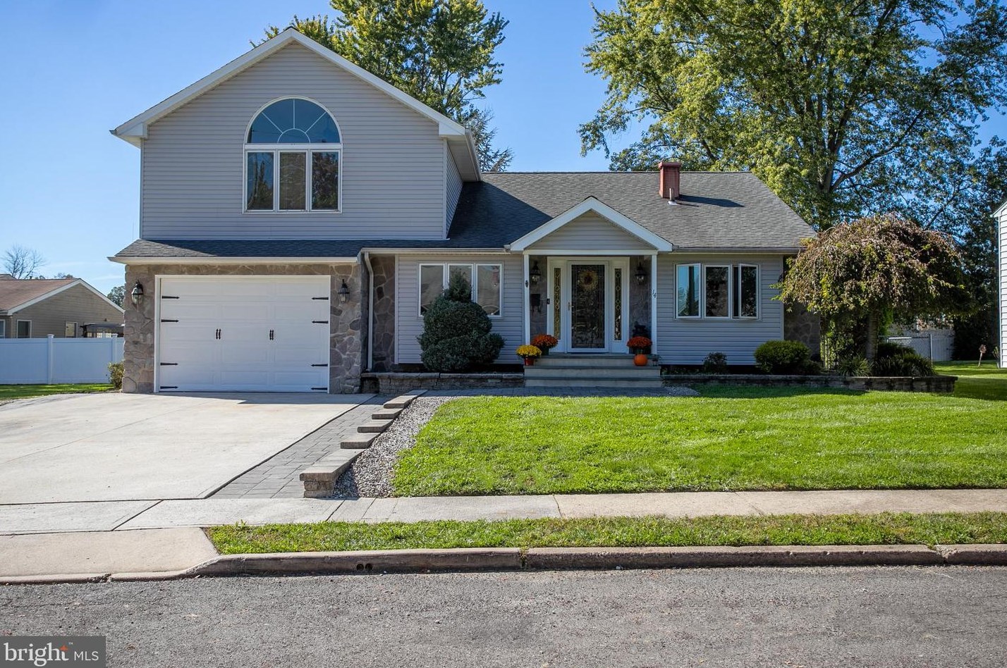 14 Bayberry Dr, Chesterfield, NJ 08505-2702