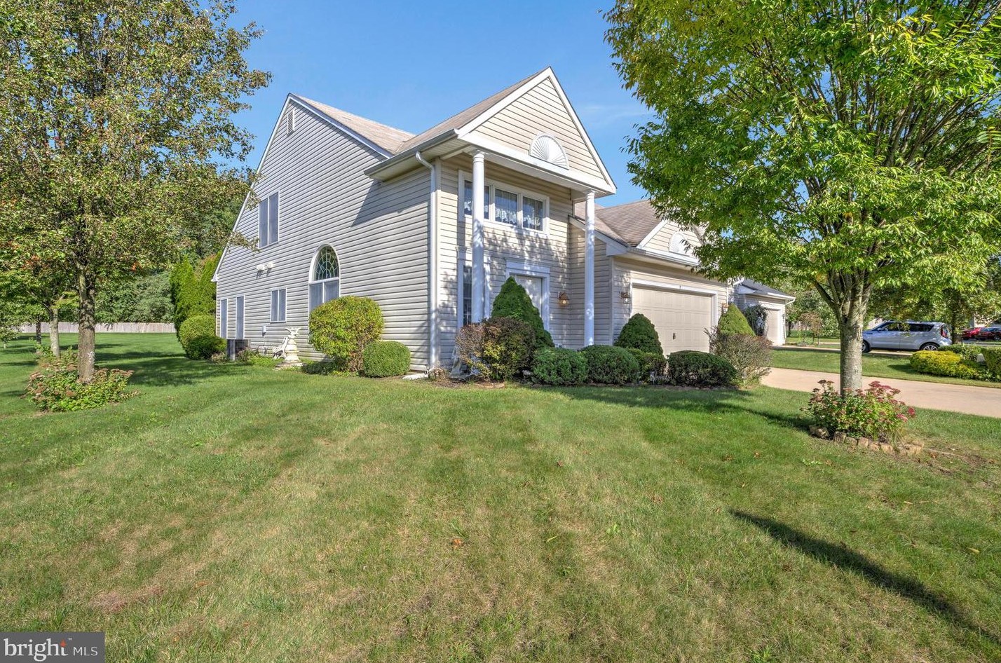 2 Oak Ridge Ct, Columbus, NJ 08022