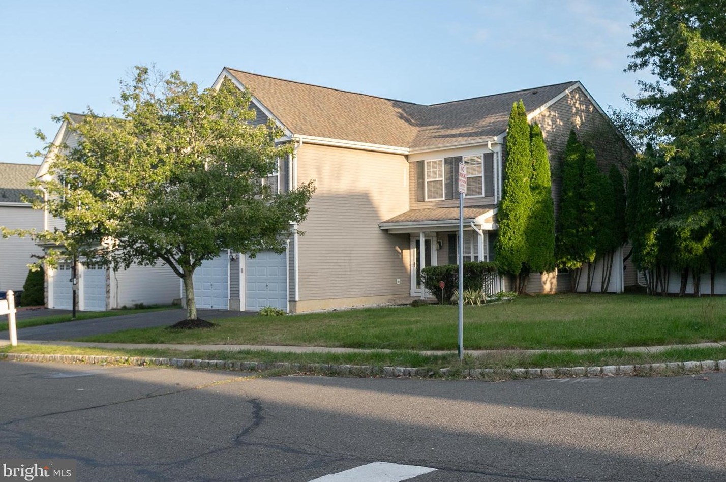 2 Durham Dr, Columbus, NJ 08022