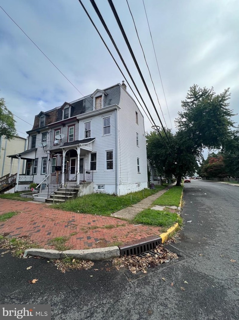 475 Locust Ave, Burlington, NJ 08016-4509