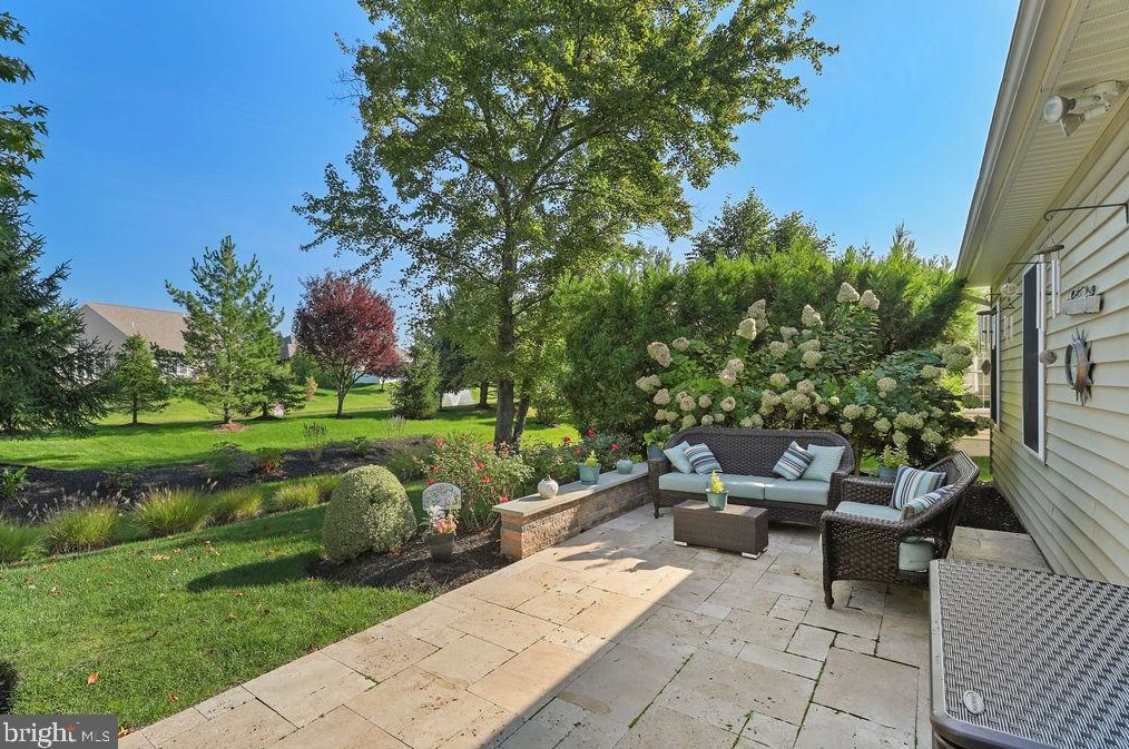 3 Mitchell Ct, Medford, NJ 08055-4018