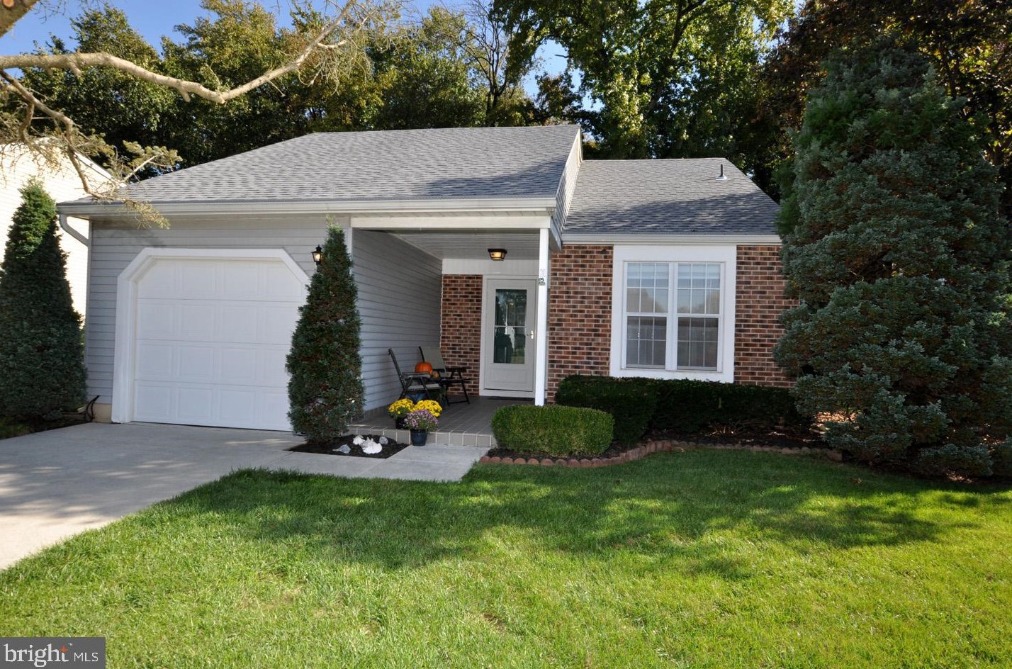 32 Falmouth Dr, Mount Laurel, NJ 08054