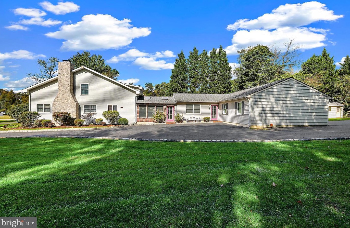 12 Orchard Way, Mount Laurel, NJ 08054