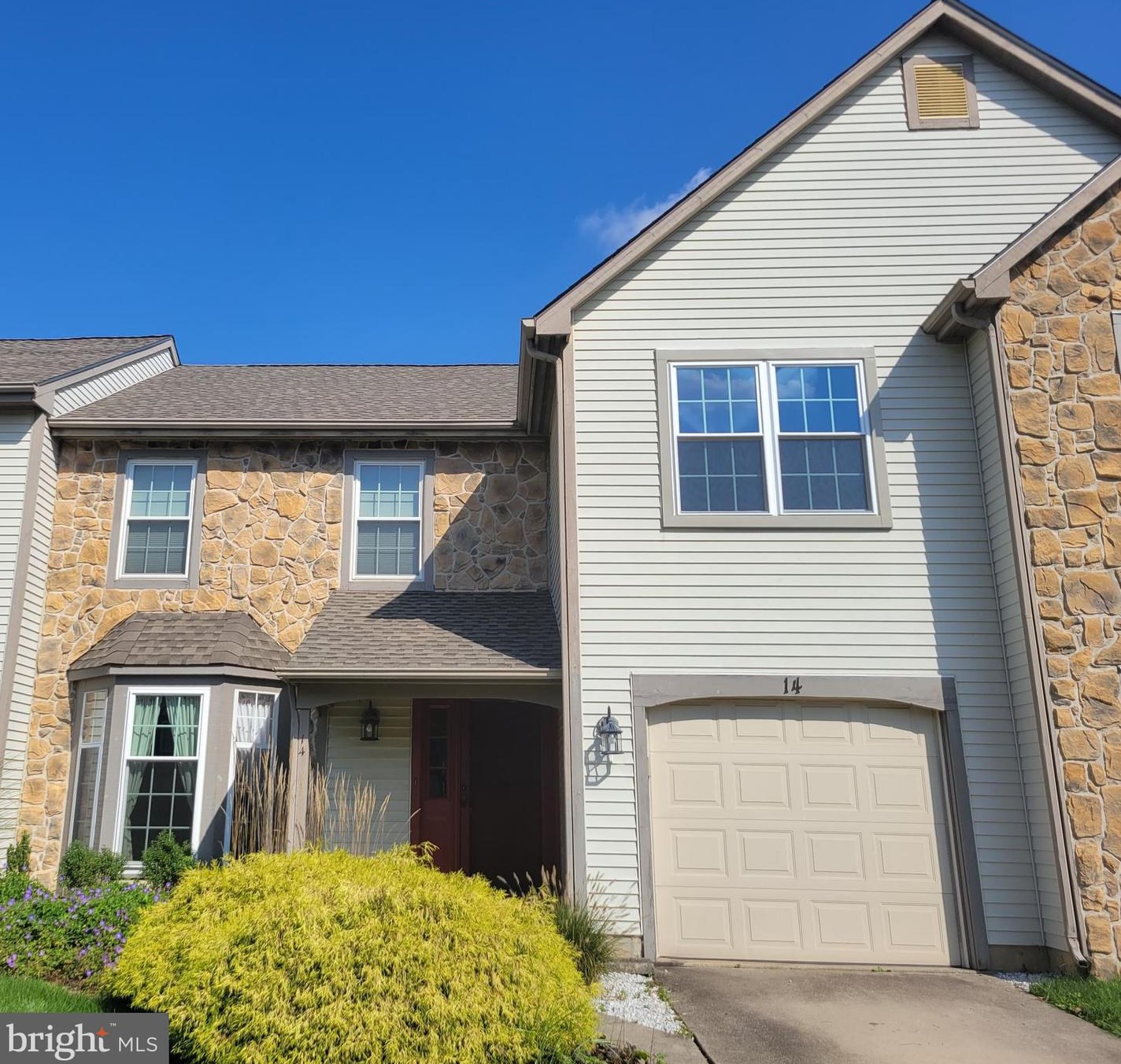 14 Alderton Ln, Mount Laurel, NJ 08054-6217