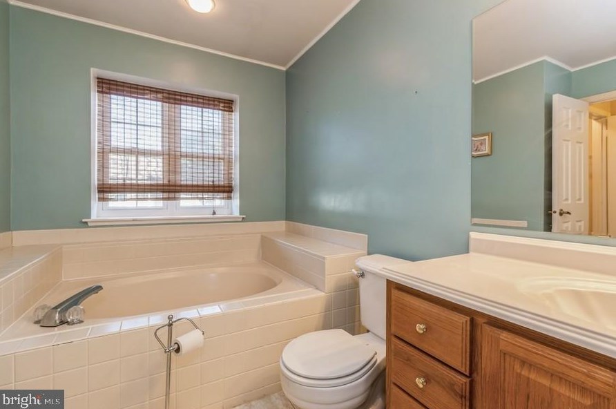 14 Alderton Ln, Mount Laurel NJ  08054-6219 exterior