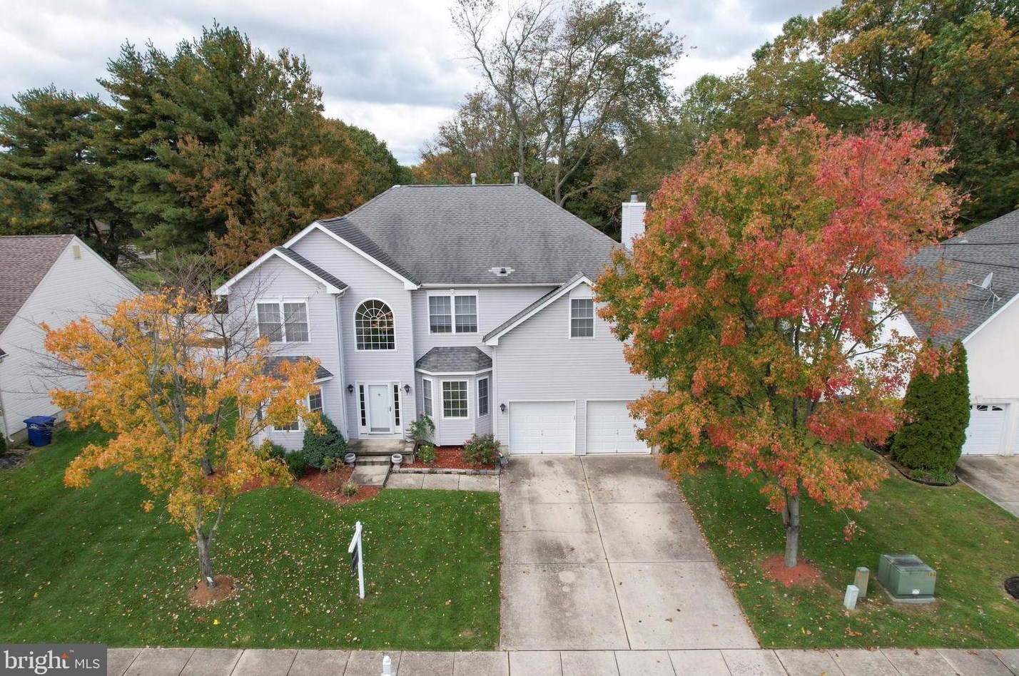 3 Camelot Ct, Mount Laurel, NJ 08054