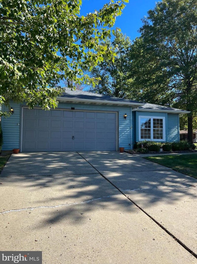 36 Hilltop Ln W, Columbus, NJ 08022