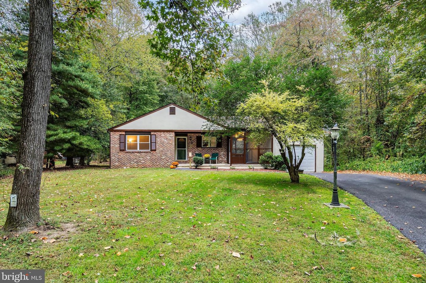 15 Maine Trl, Medford, NJ 08055-8949