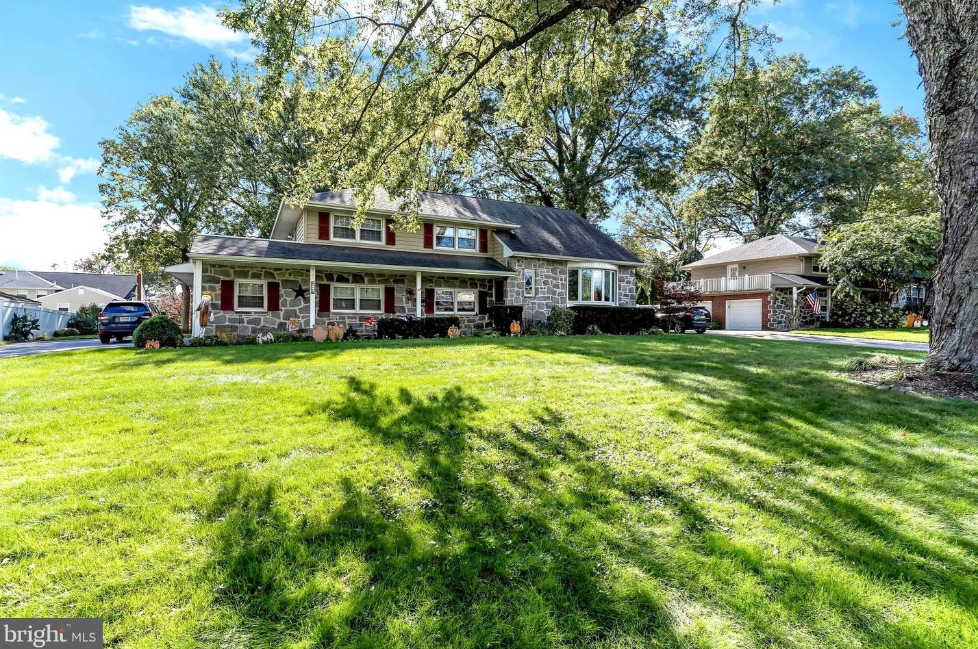 208 Wayne Dr, Riverton, NJ 08077