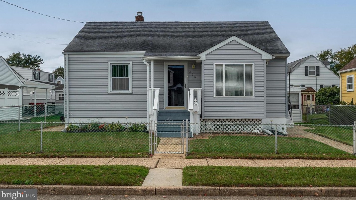 456 Madison Ave, Burlington, NJ 08016-1252