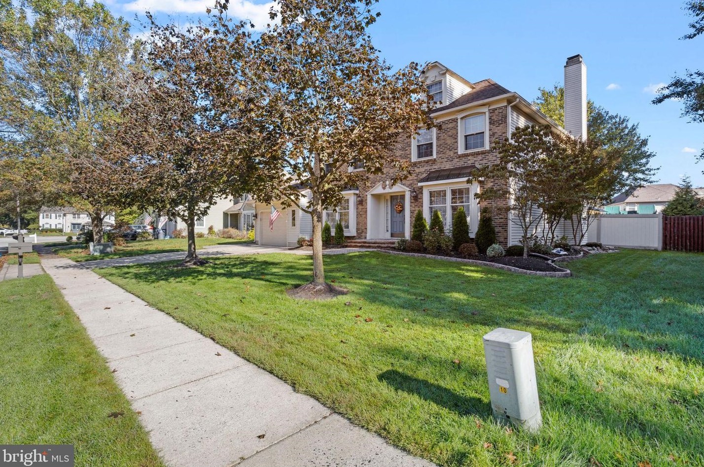 10 Michaelson Dr, Mount Laurel, NJ 08054