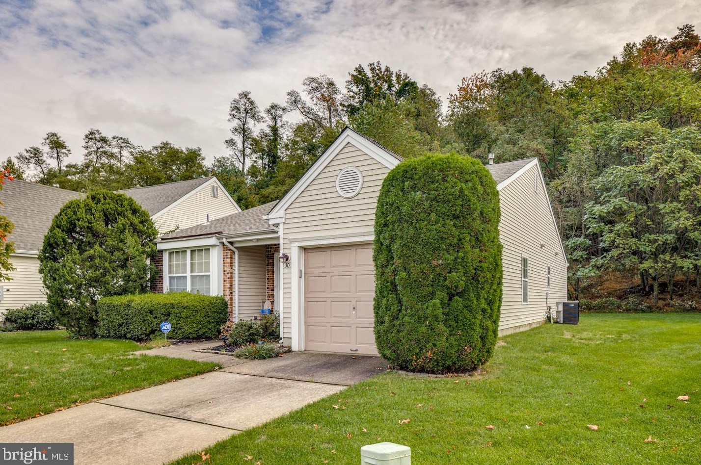 30 Clifford Ct, Mount Laurel, NJ 08054